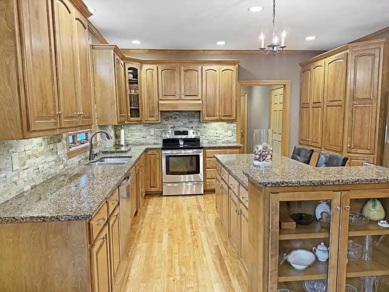Photo 4 of Single family home for sale at 233 E Fernwood Ln, Appleton, WI 54913 | MLS# 50334497 | Listing updated on 2026-10-26