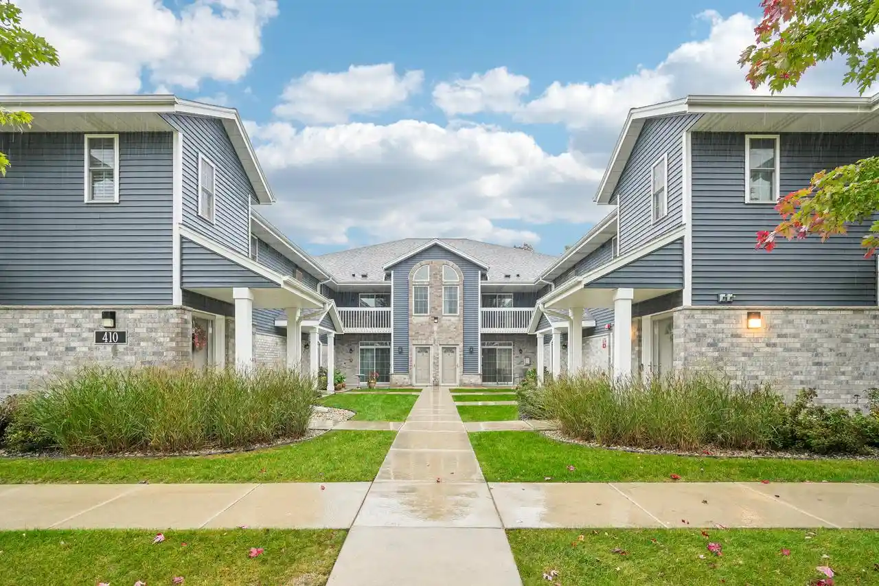Condo for sale at 410 W Aspen Dr #3, Oak Creek, WI 53154 | MLS# 1985177