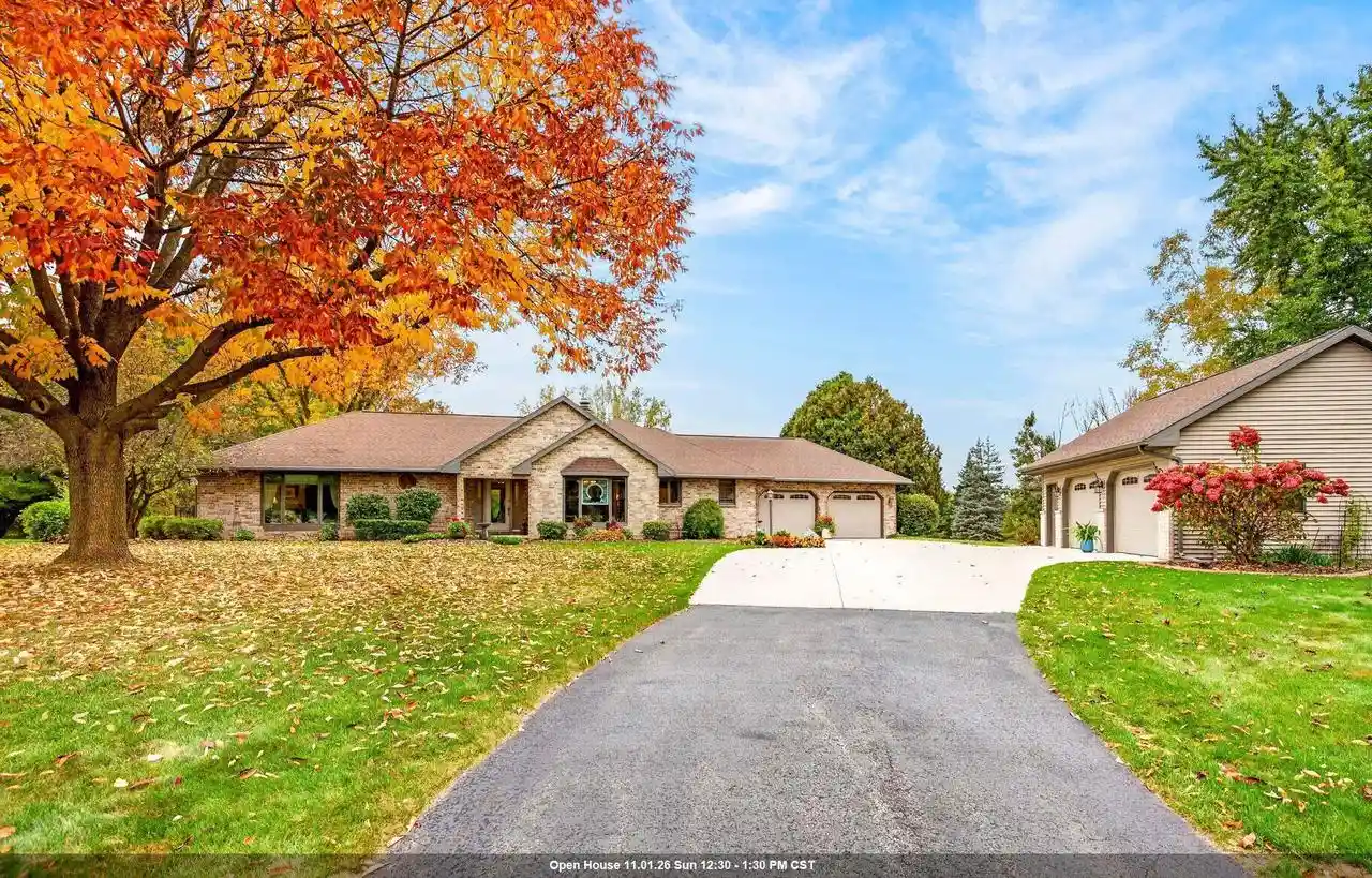 Single family home for sale at N2941 Valley View Dr, Hortonville, WI 54944 | MLS# 50334508