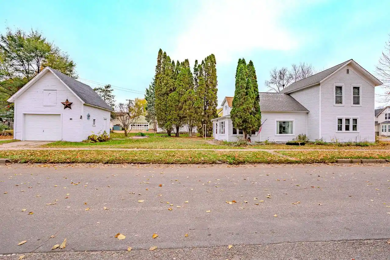 Photo 1 of Single family home for sale at 300 Cottage St, Merrill, WI 54452 | MLS# 22605192 | Listing updated on 2026-10-21