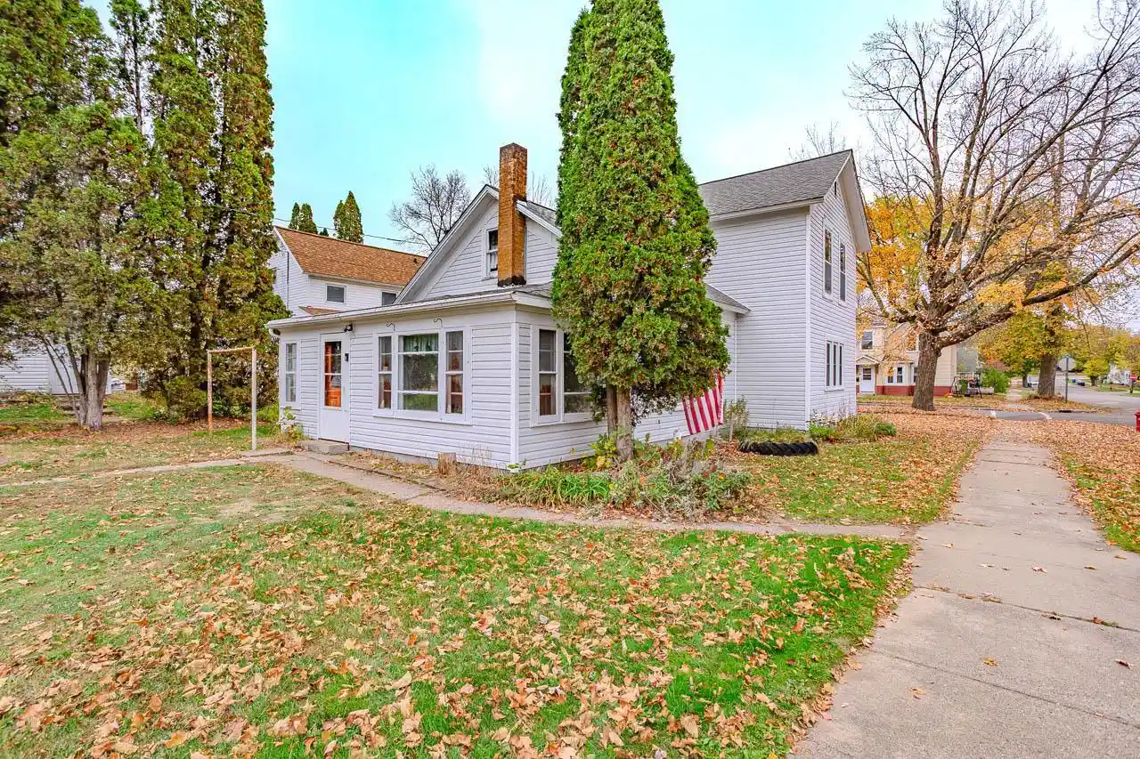 Photo 2 of Single family home for sale at 300 Cottage St, Merrill, WI 54452 | MLS# 22605192 | Listing updated on 2026-10-21
