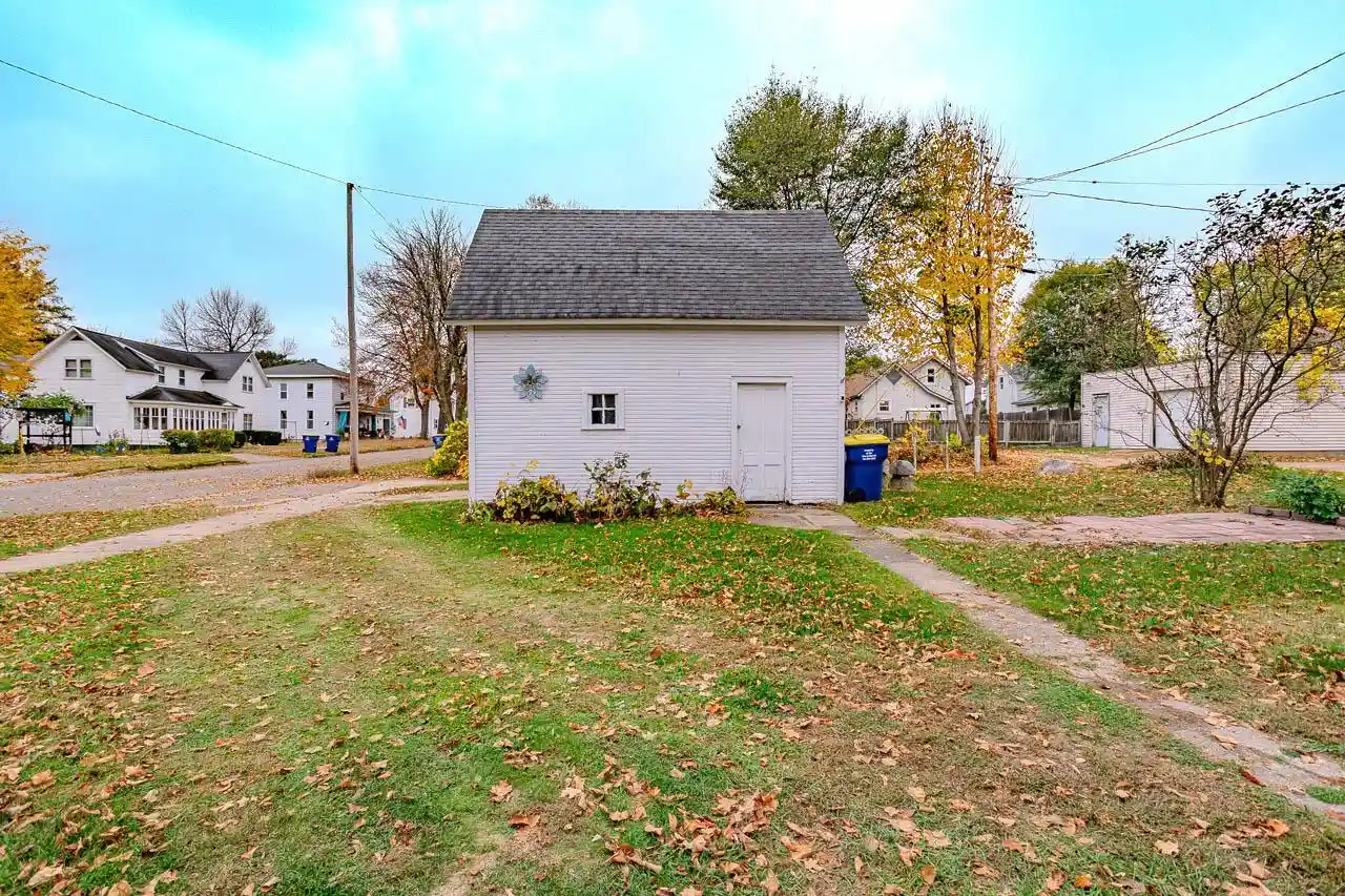 Photo 3 of Single family home for sale at 300 Cottage St, Merrill, WI 54452 | MLS# 22605192 | Listing updated on 2026-10-21