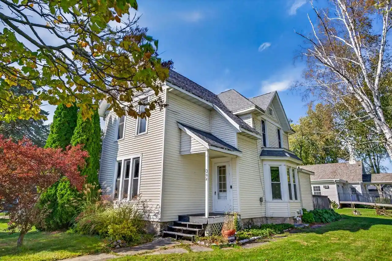 Photo 4 of Single family home for sale at 302 W Main St, Brooklyn, WI 53521 | MLS# 2034863 | Listing updated on 2026-10-29