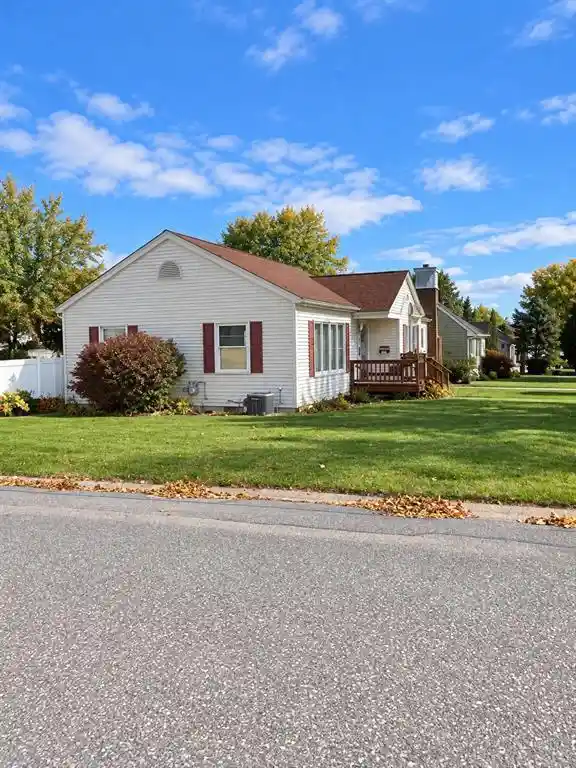Photo 2 of Single family home for sale at 435 S 6th Street, Barron, WI 54812 | MLS# 1606056 | Listing updated on 2026-10-17