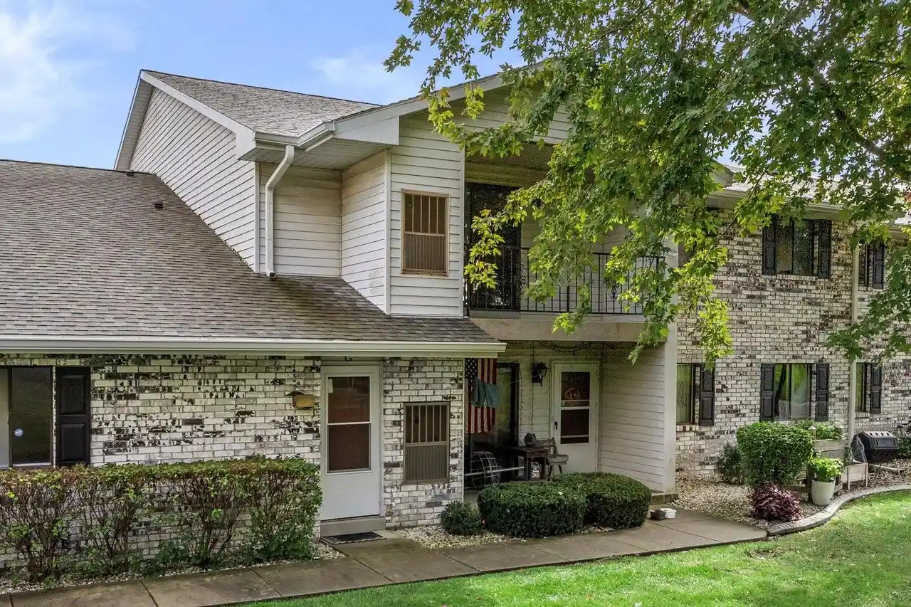 Condo for sale at 3124 13th Lane #7G, Kenosha, WI 53144 | MLS# 1985264