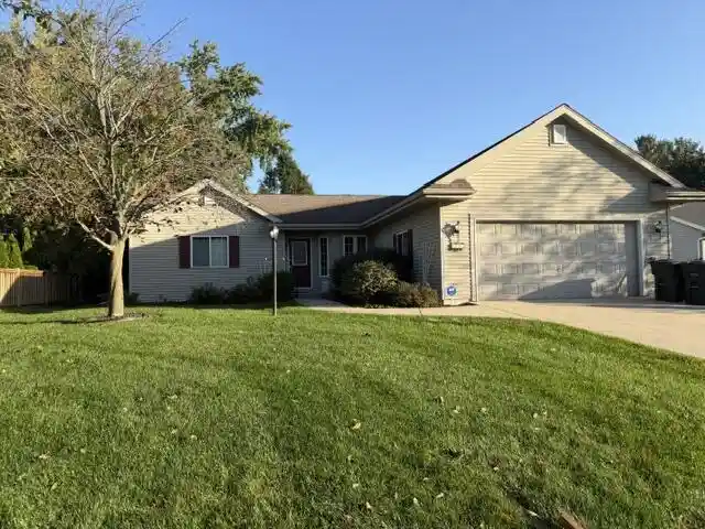 Photo 1 of Single family home for sale at 501 Garrison Dr, Lake Geneva, WI 53147 | MLS# 1985274 | Listing updated on 2026-10-28