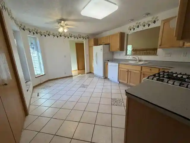 Photo 4 of Single family home for sale at 501 Garrison Dr, Lake Geneva, WI 53147 | MLS# 1985274 | Listing updated on 2026-10-28