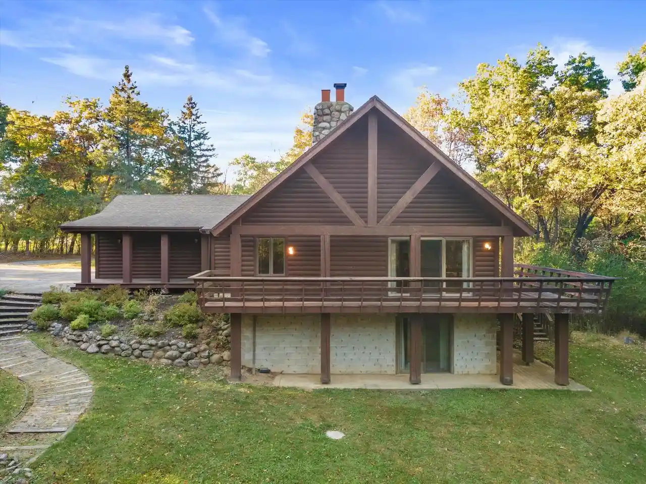 Photo 1 of Single family home for sale at W320s4044 Sadie Ln, Waukesha, WI 53189 | MLS# 1985277 | Listing updated on 2026-10-22