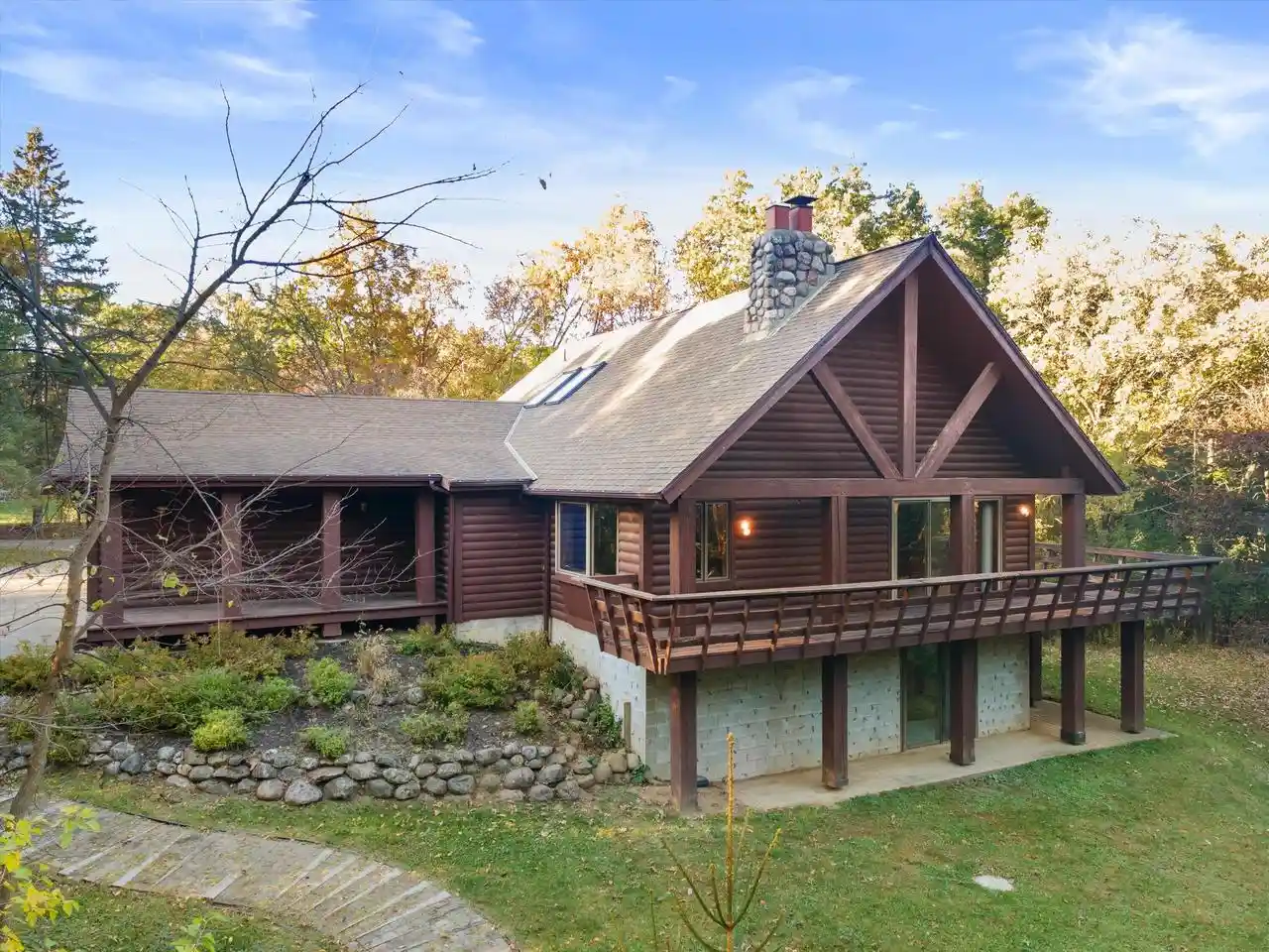 Photo 1 of Single family home for sale at W320s4044 Sadie Ln, Waukesha, WI 53189 | MLS# 1985277 | Listing updated on 2026-10-22