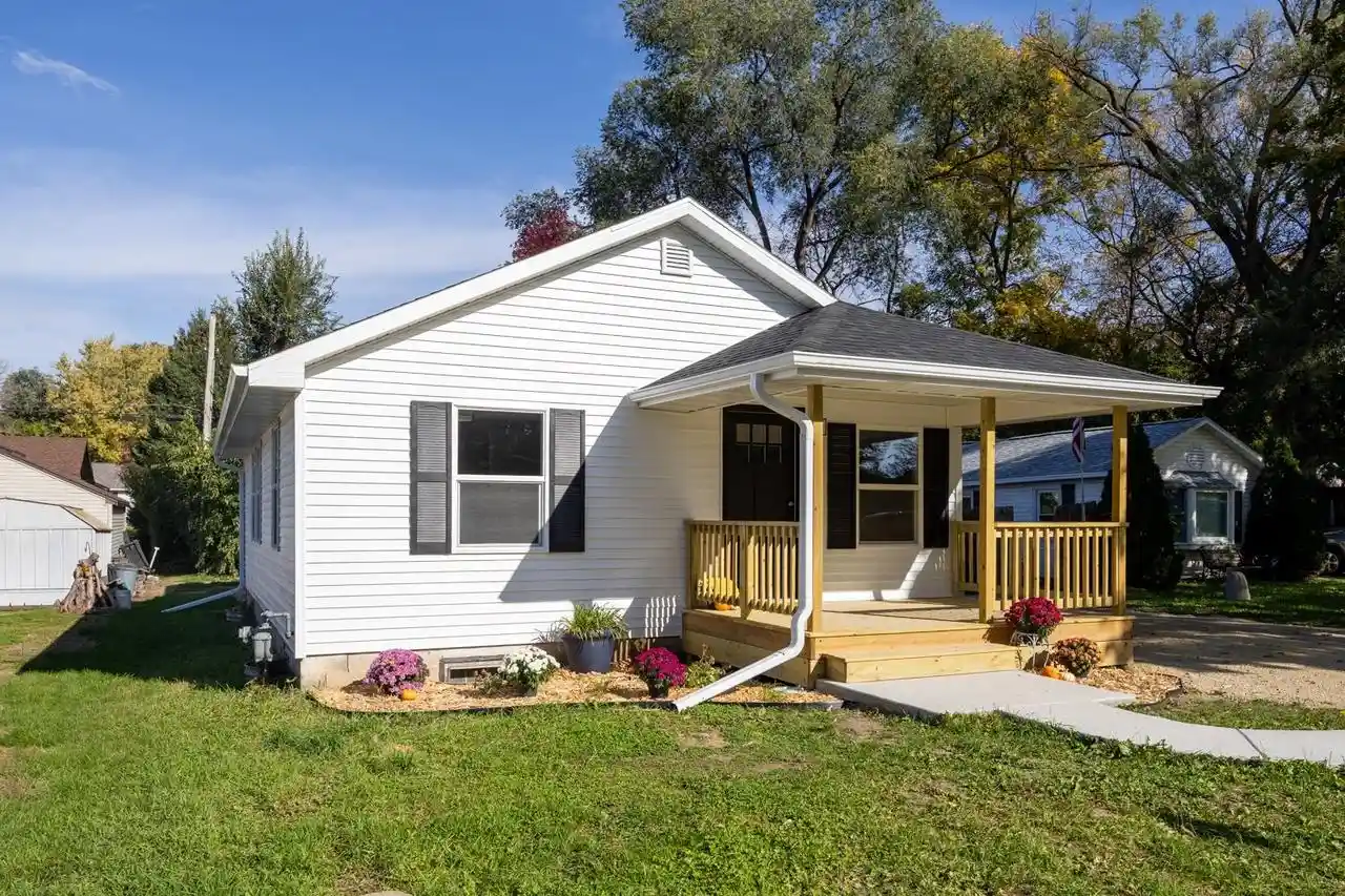 Photo 1 of Single family home for sale at 1617 E Road 3, Edgerton, WI 53534 | MLS# 2034889 | Listing updated on 2026-10-25
