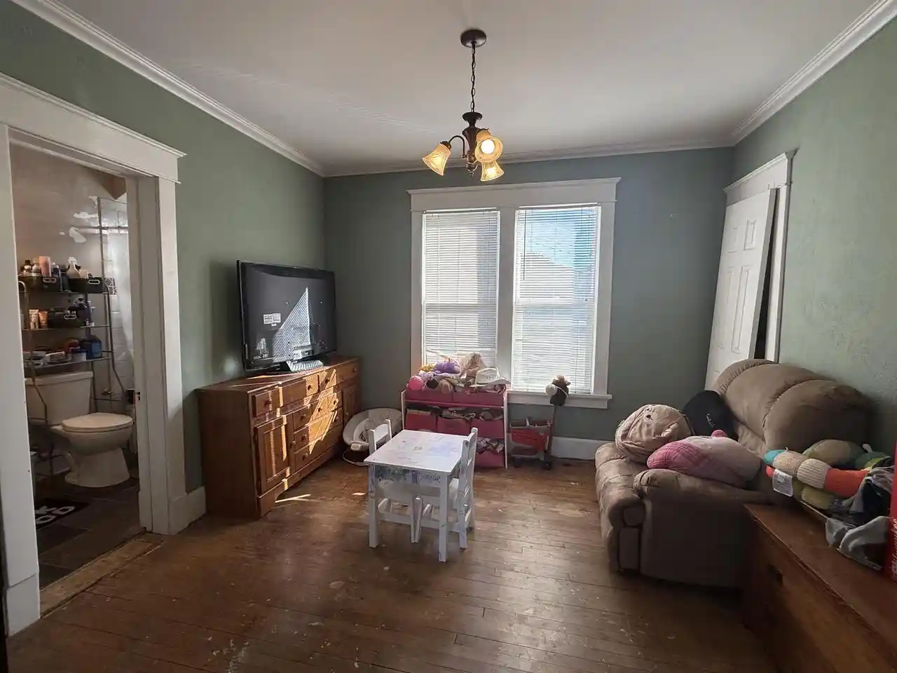 Photo 4 of Single family home for sale at 628 Milwaukee Ave, South Milwaukee, WI 53172 | MLS# 1985322 | Listing updated on 2026-10-27