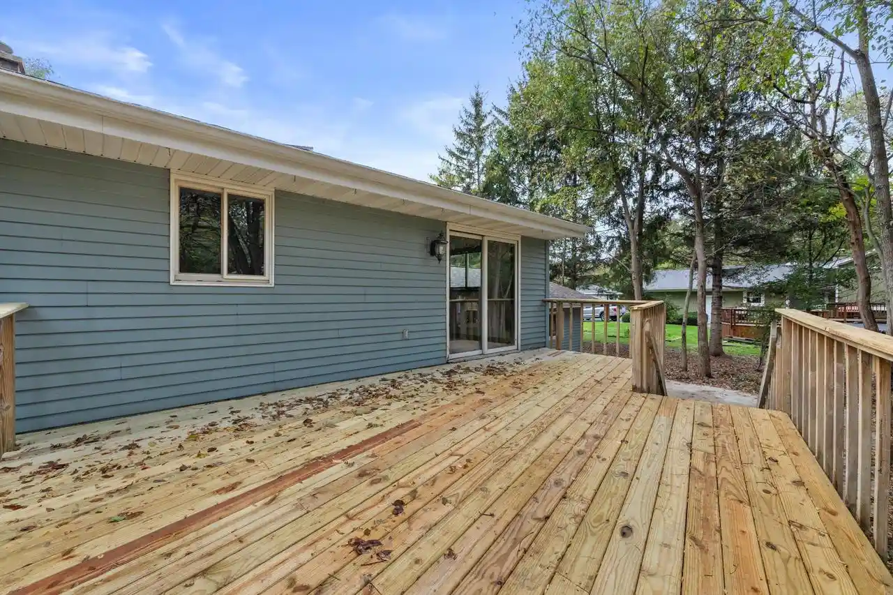 Photo 4 of Single family home for sale at 1066 N Meadow Dr, Silver Lake, WI 53170 | MLS# 1985349 | Listing updated on 2026-10-22