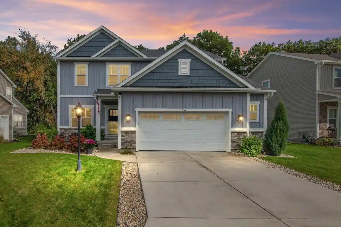 Single family home for sale at 516 Wild Oak Rd, Hartland, WI 53029 | MLS# 1985357