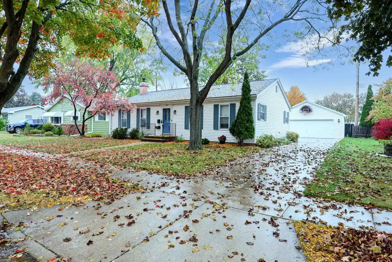 Photo 1 of Single family home for sale at 930 W Lindbergh St, Appleton, WI 54914 | MLS# 50334582 | Listing updated on 2026-10-24