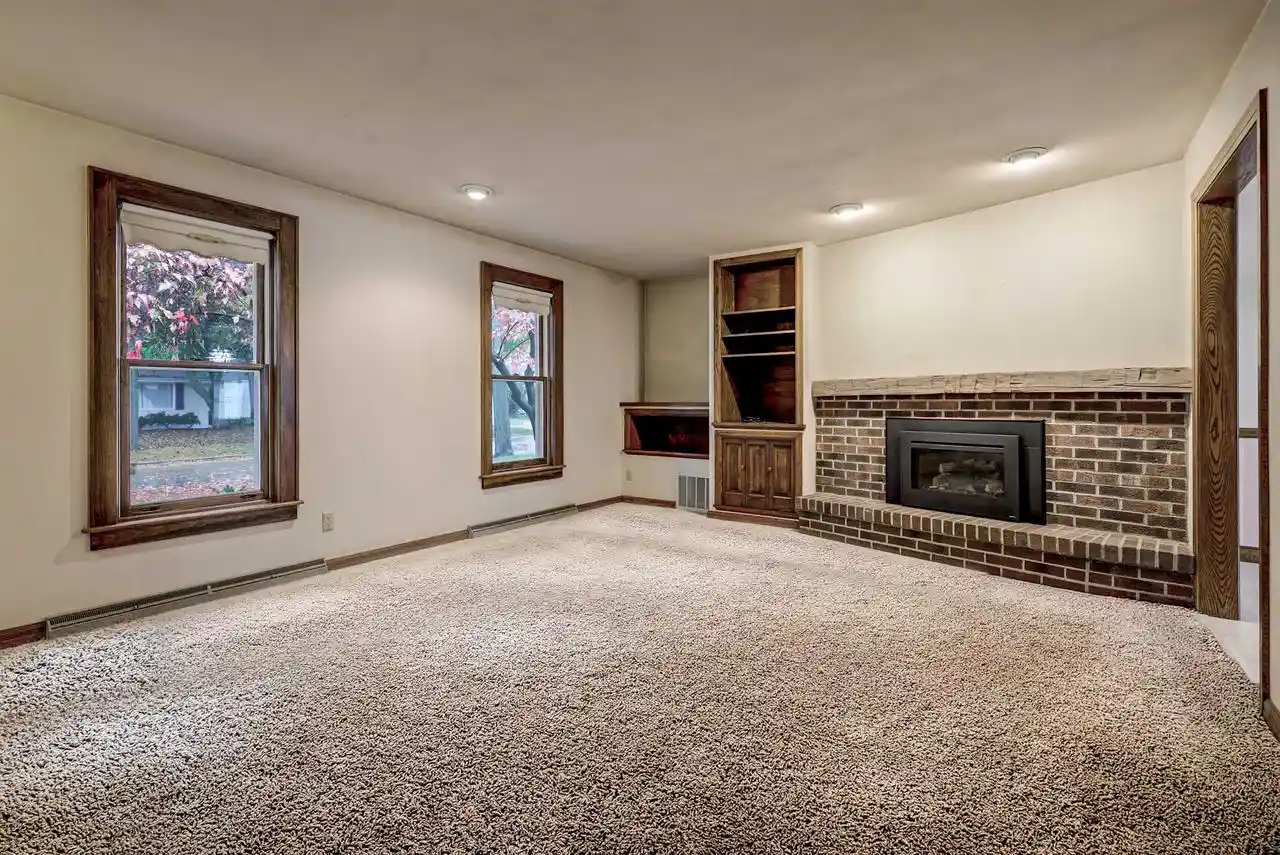 Photo 1 of Single family home for sale at 930 W Lindbergh St, Appleton, WI 54914 | MLS# 50334582 | Listing updated on 2026-10-24