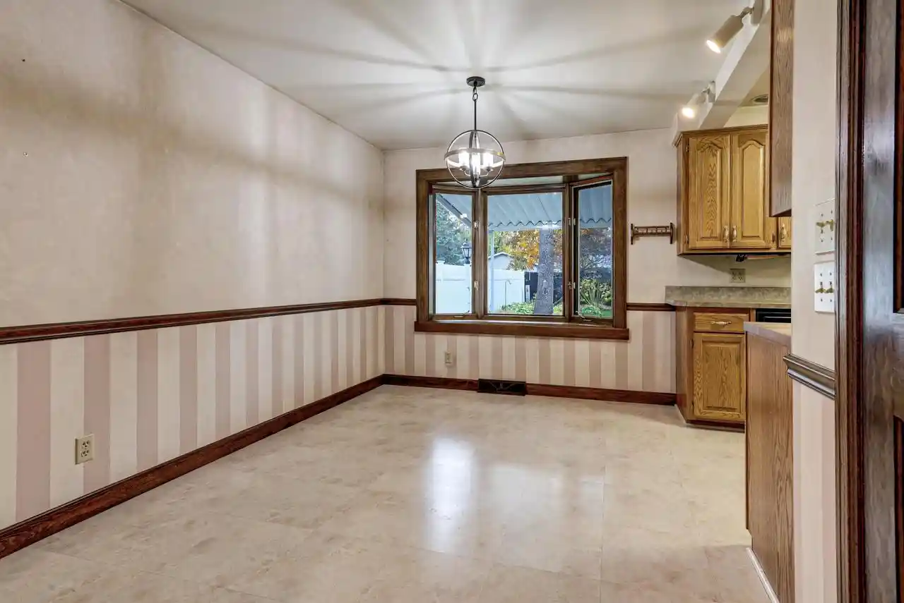 Photo 2 of Single family home for sale at 930 W Lindbergh St, Appleton, WI 54914 | MLS# 50334582 | Listing updated on 2026-10-24