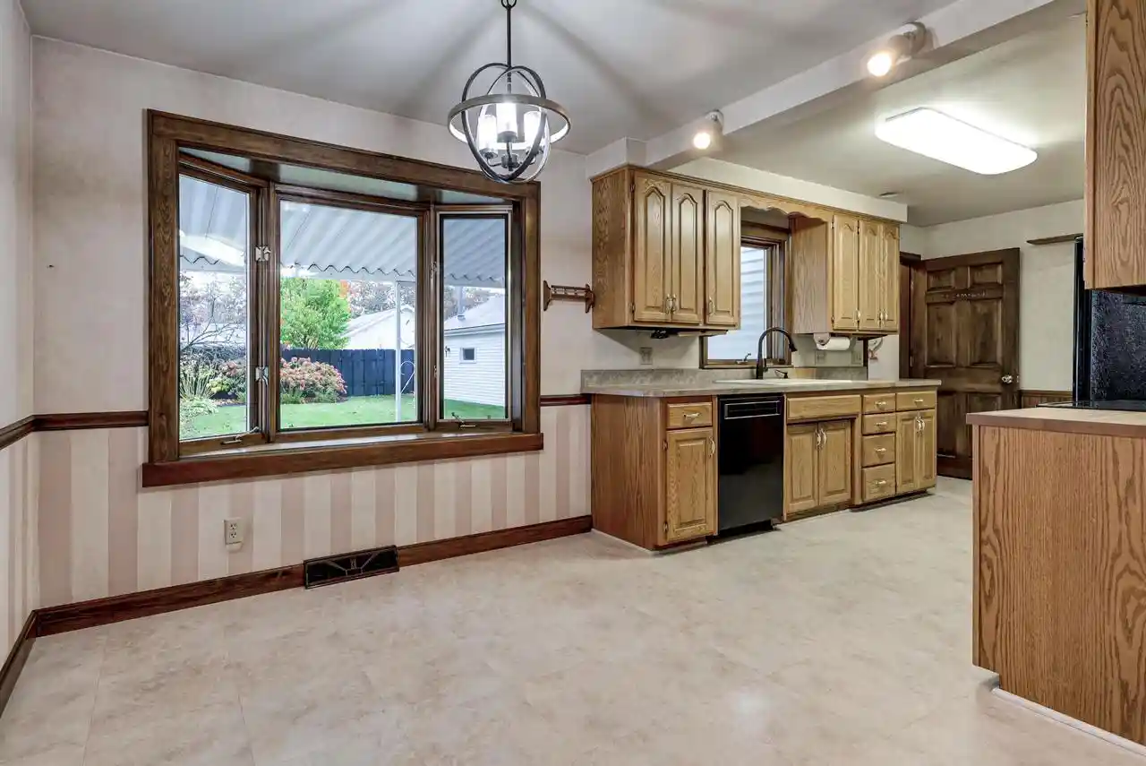 Photo 3 of Single family home for sale at 930 W Lindbergh St, Appleton, WI 54914 | MLS# 50334582 | Listing updated on 2026-10-24