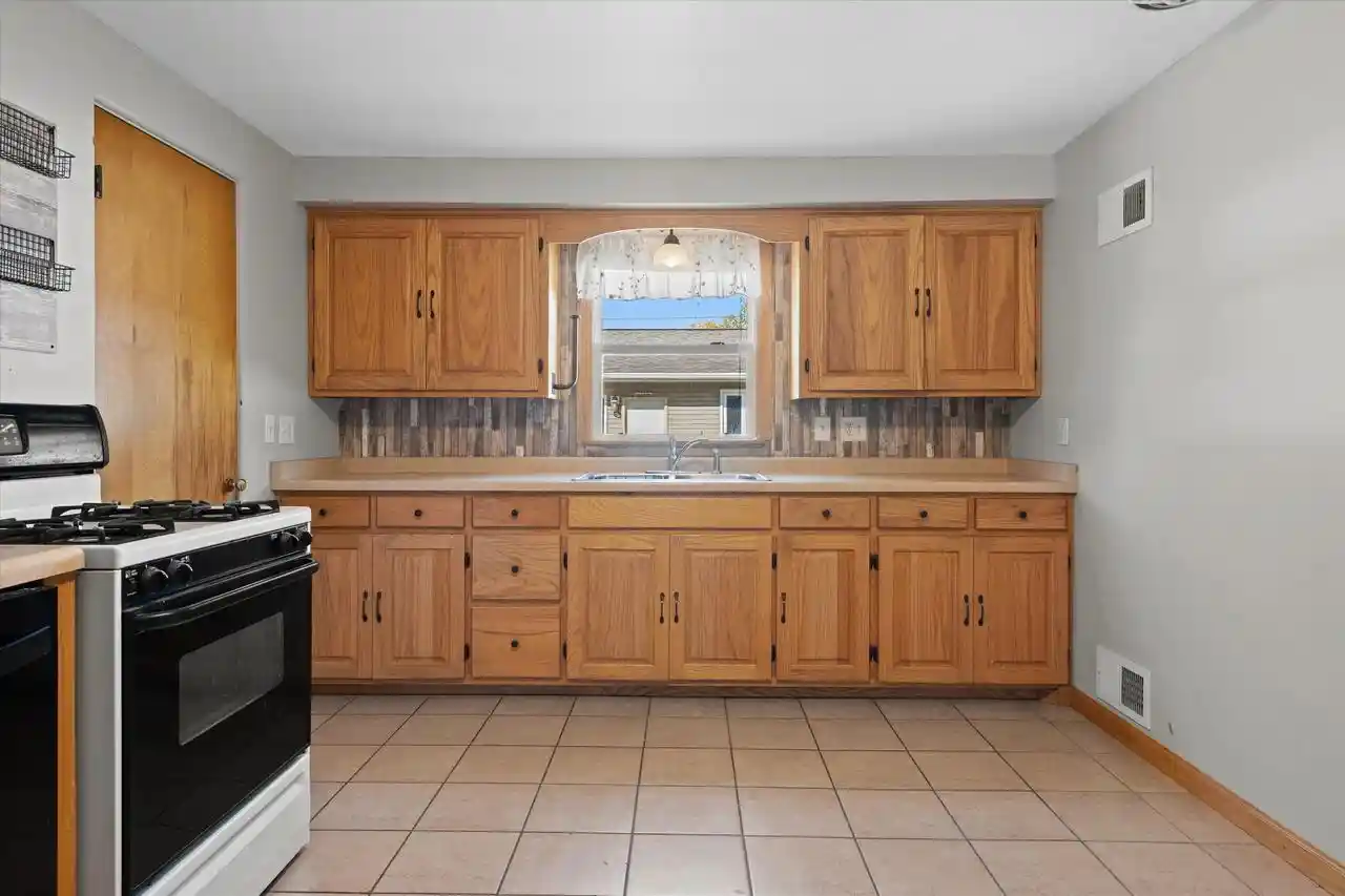 Photo 1 of Single family home for sale at 2228 Magnolia Ln, Green Bay, WI 54304 | MLS# 50334583 | Listing updated on 2026-10-27