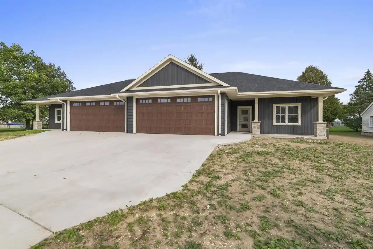 Multi family home for sale at 1915 Paul Rd #1917, Manitowoc, WI 54220 | MLS# 1985412