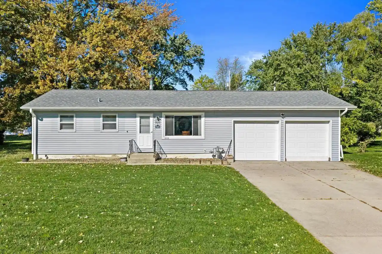 Single family home for sale at 4220 E Alton Rd, Oak Creek, WI 53154 | MLS# 1985431