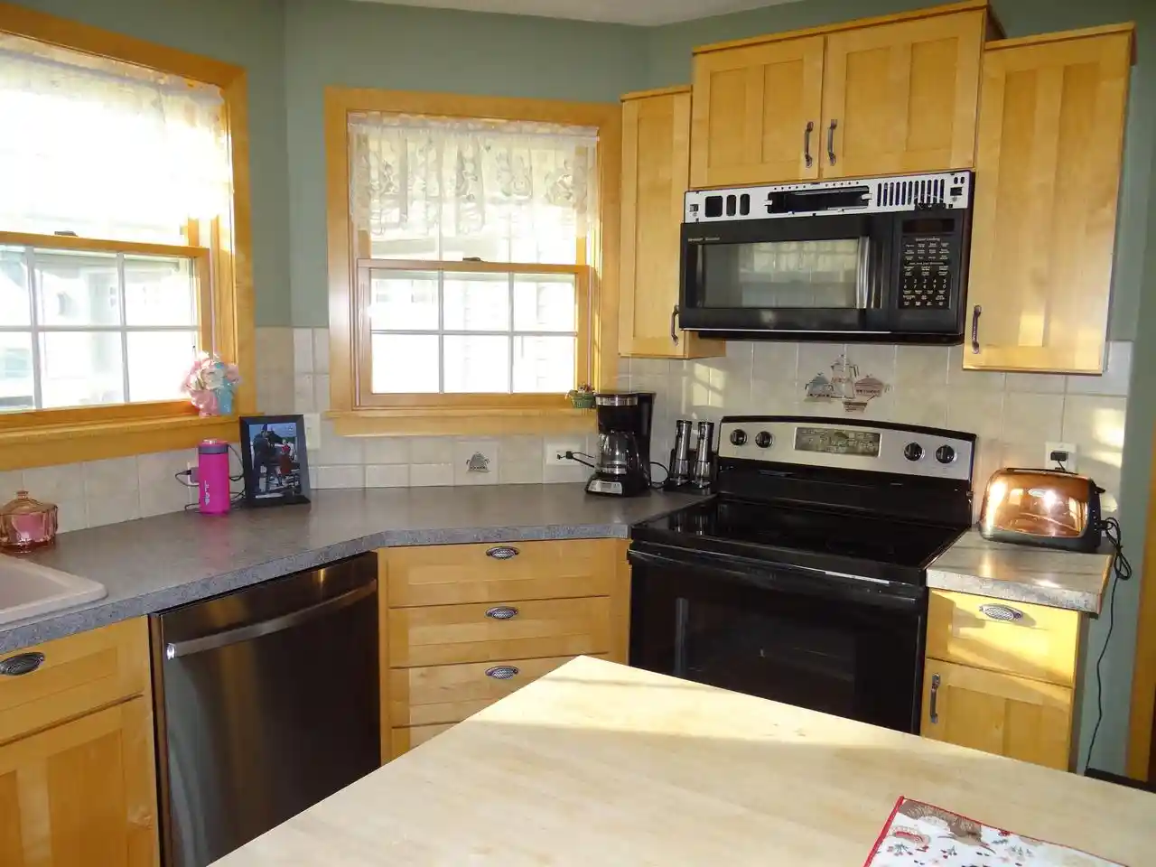 Photo 2 of Single family home for sale at 1046 Summerhill Dr, Janesville, WI 53546 | MLS# 2034971 | Listing updated on 2026-10-19