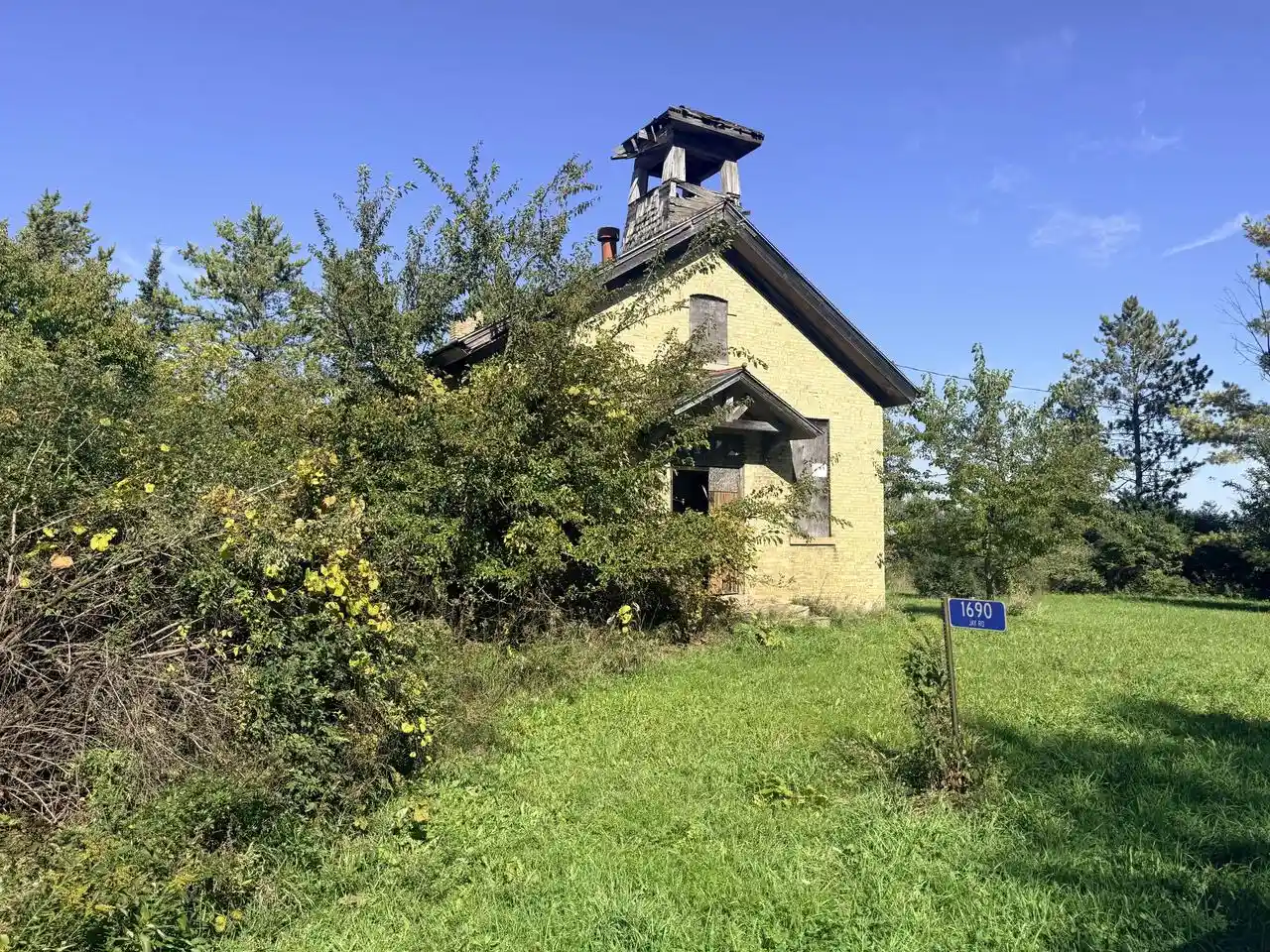 Photo 4 of Single family home for sale at 1690 Jay Rd, Belgium, WI 53004 | MLS# 1985455 | Listing updated on 2026-10-22