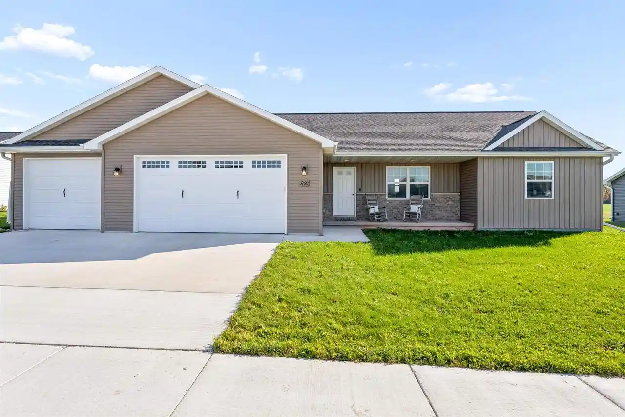 Photo 1 of Single family home for sale at 3260 S Weiler Rd, Kaukauna, WI 54130 | MLS# 50334606 | Listing updated on 2026-10-25