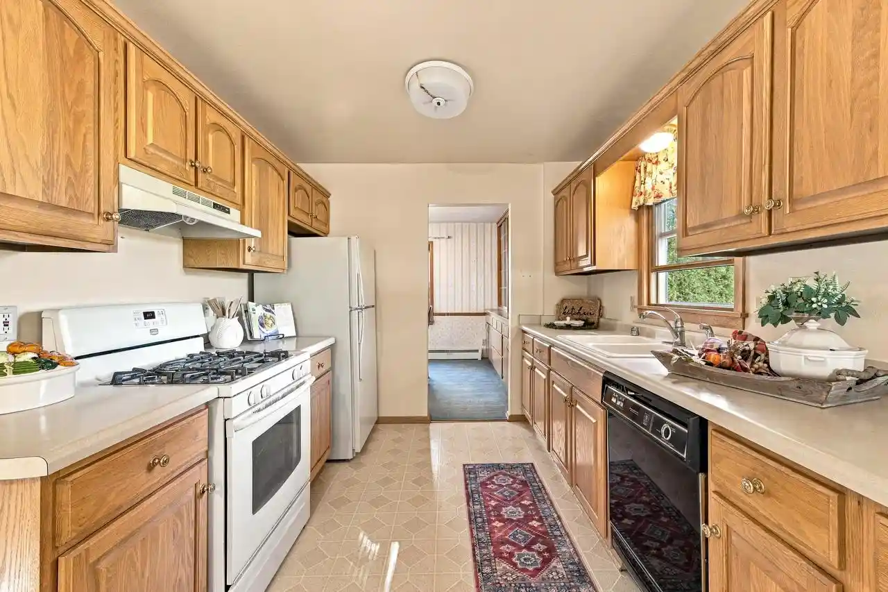 Photo 3 of Single family home for sale at 2684 Country Aire Dr, Cedarburg, WI 53012 | MLS# 1985520 | Listing updated on 2026-10-20