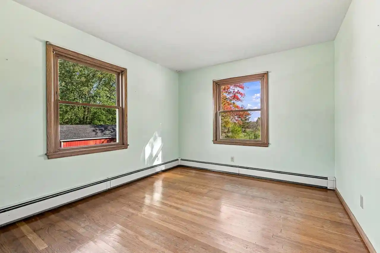 Photo 4 of Single family home for sale at 2684 Country Aire Dr, Cedarburg, WI 53012 | MLS# 1985520 | Listing updated on 2026-10-20
