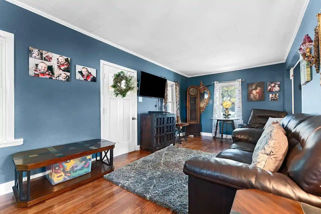 Photo 1 of Single family home for sale at 921 Liberty St, Green Bay, WI 54304 | MLS# 50334632 | Listing updated on 2026-10-28