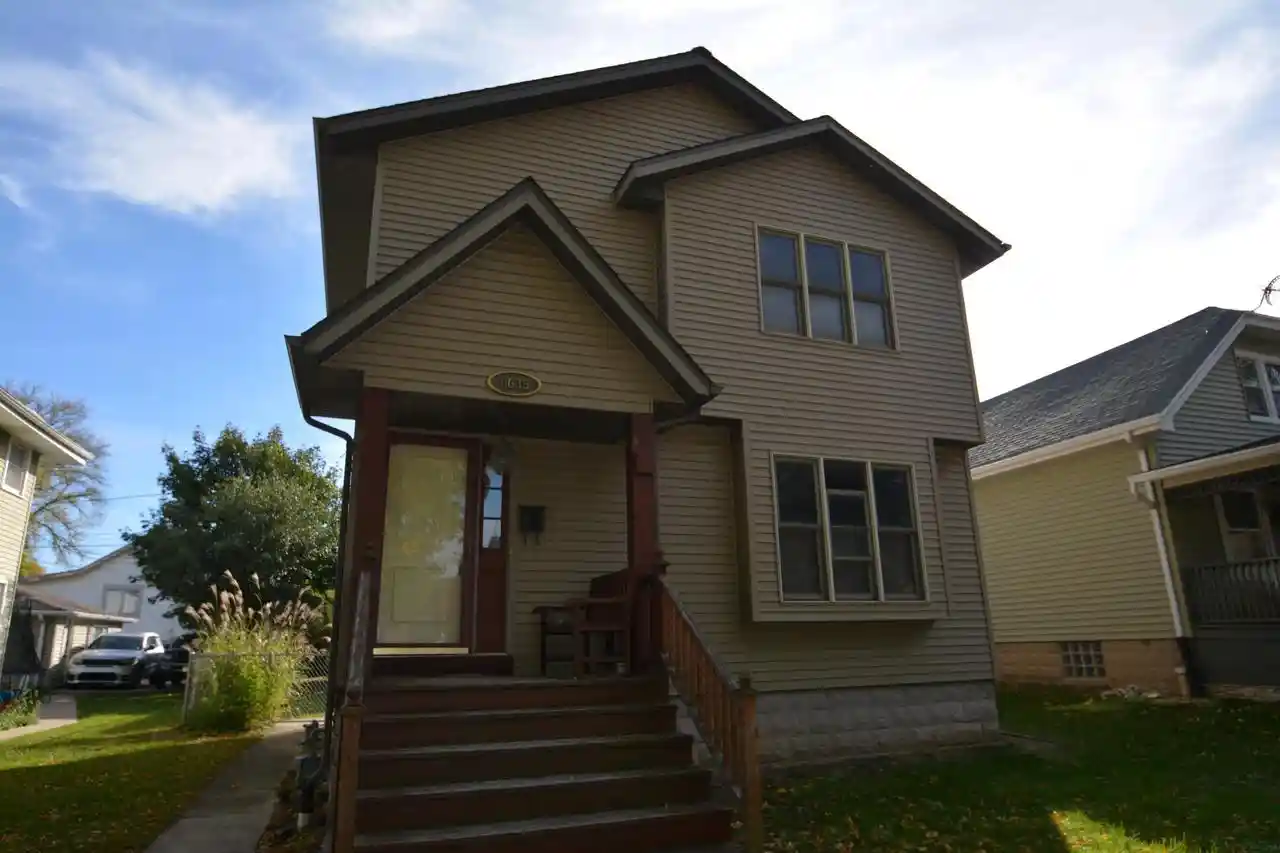 Photo 1 of Single family home for sale at 6635 W Mount Vernon Ave, Milwaukee, WI 53213 | MLS# 1985553 | Listing updated on 2026-10-27