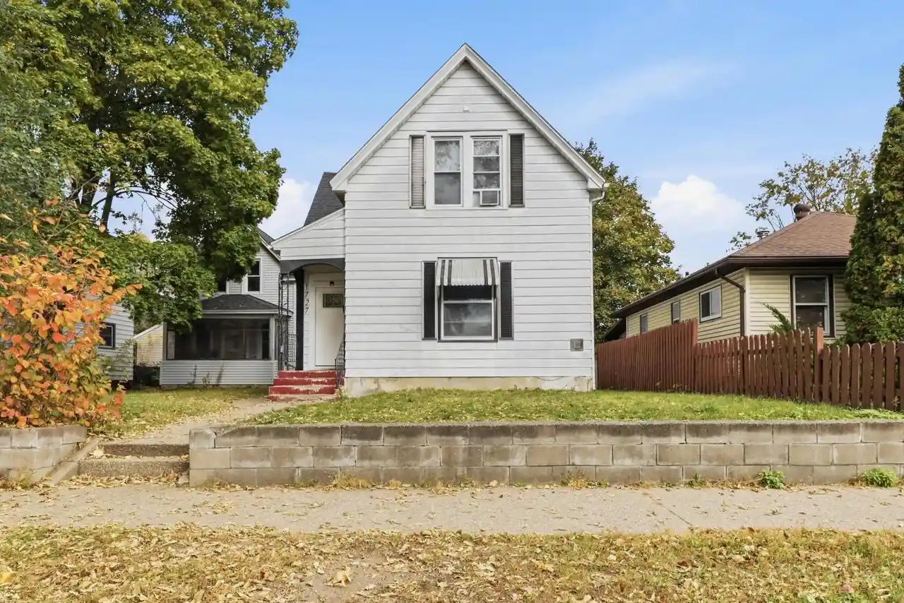 Photo 1 of Multi family home for sale at 1725 Mississippi St #1727, La Crosse, WI 54601 | MLS# 1985556 | Listing updated on 2026-10-20