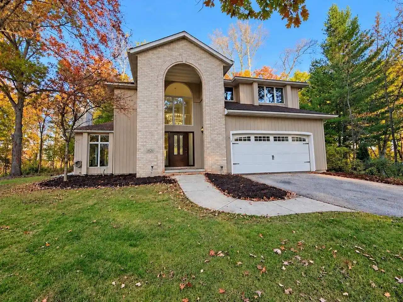 Photo 1 of Single family home for sale at 4520 Choctaw Trl, Green Bay, WI 54313 | MLS# 50334658 | Listing updated on 2026-10-23