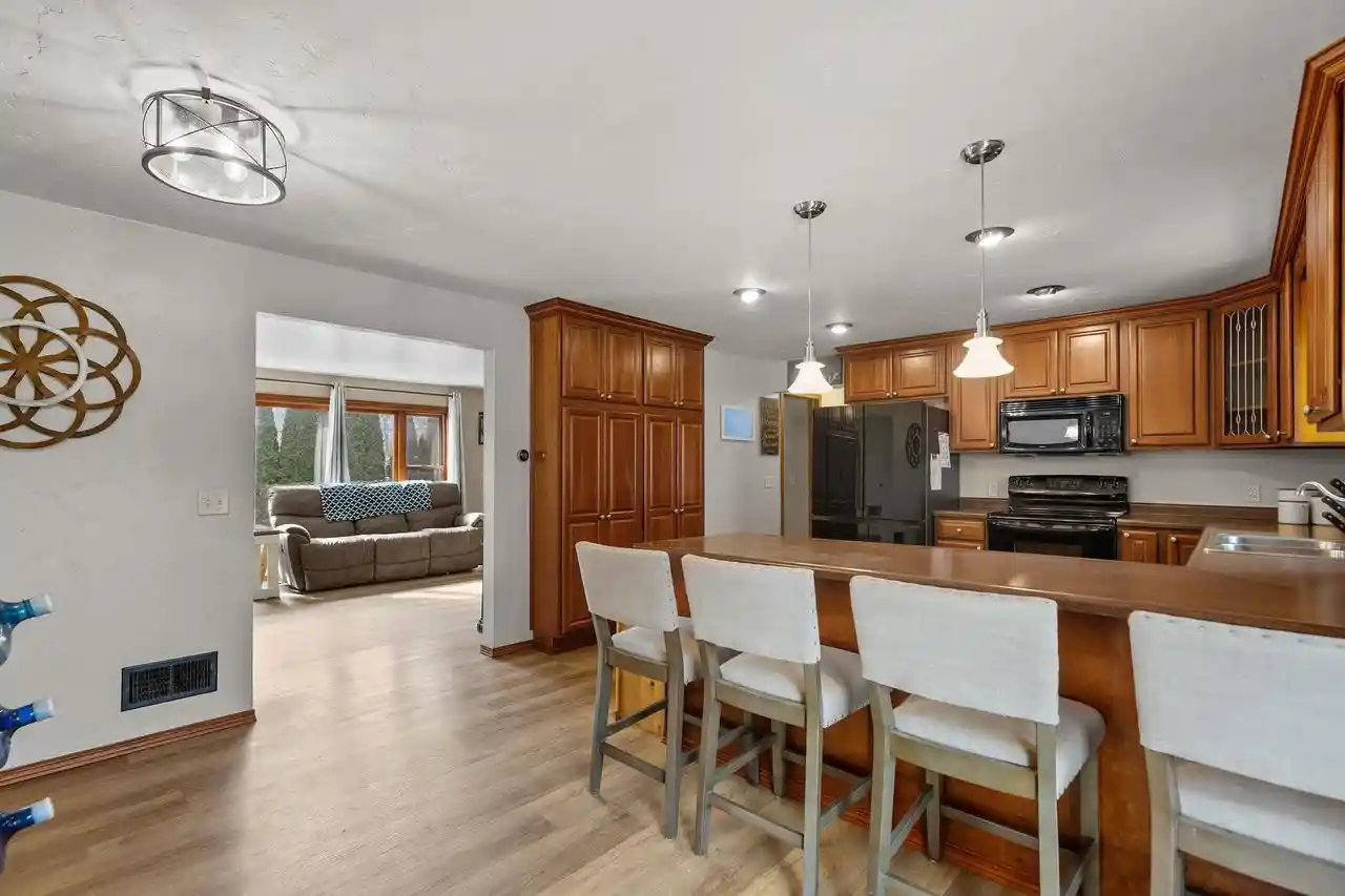 Photo 1 of Single family home for sale at 1320 W Edgewood Dr, Appleton, WI 54913 | MLS# 50334691 | Listing updated on 2026-10-26
