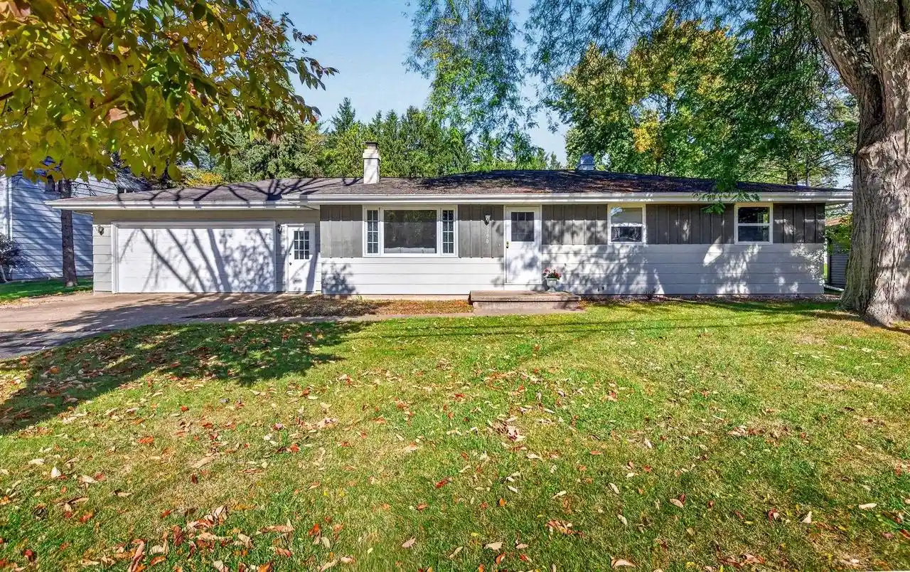 Photo 1 of Single family home for sale at 3390 W Justin St, Appleton, WI 54914 | MLS# 50334700 | Listing updated on 2026-10-23