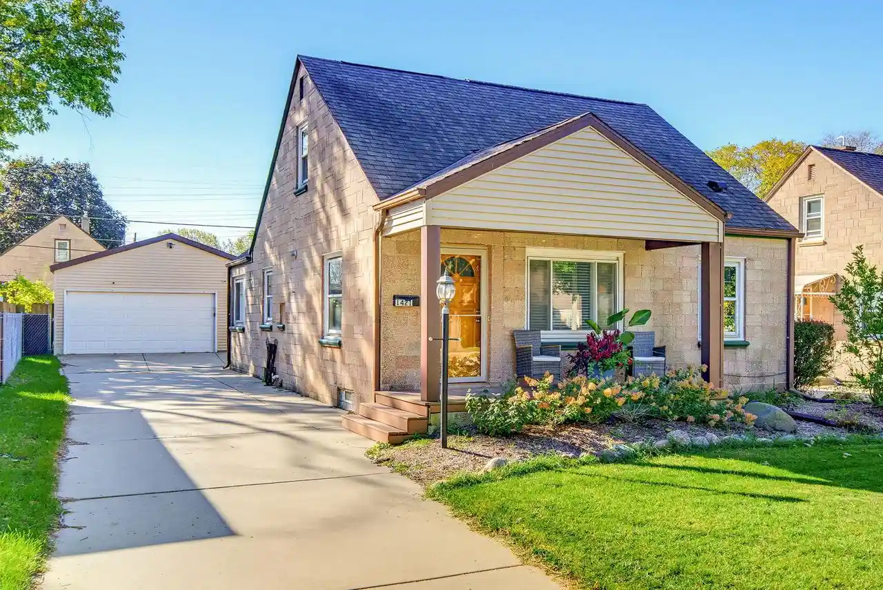 Photo 2 of Single family home for sale at 1421 E Norwich St, Milwaukee, WI 53207 | MLS# 1985632 | Listing updated on 2026-10-26