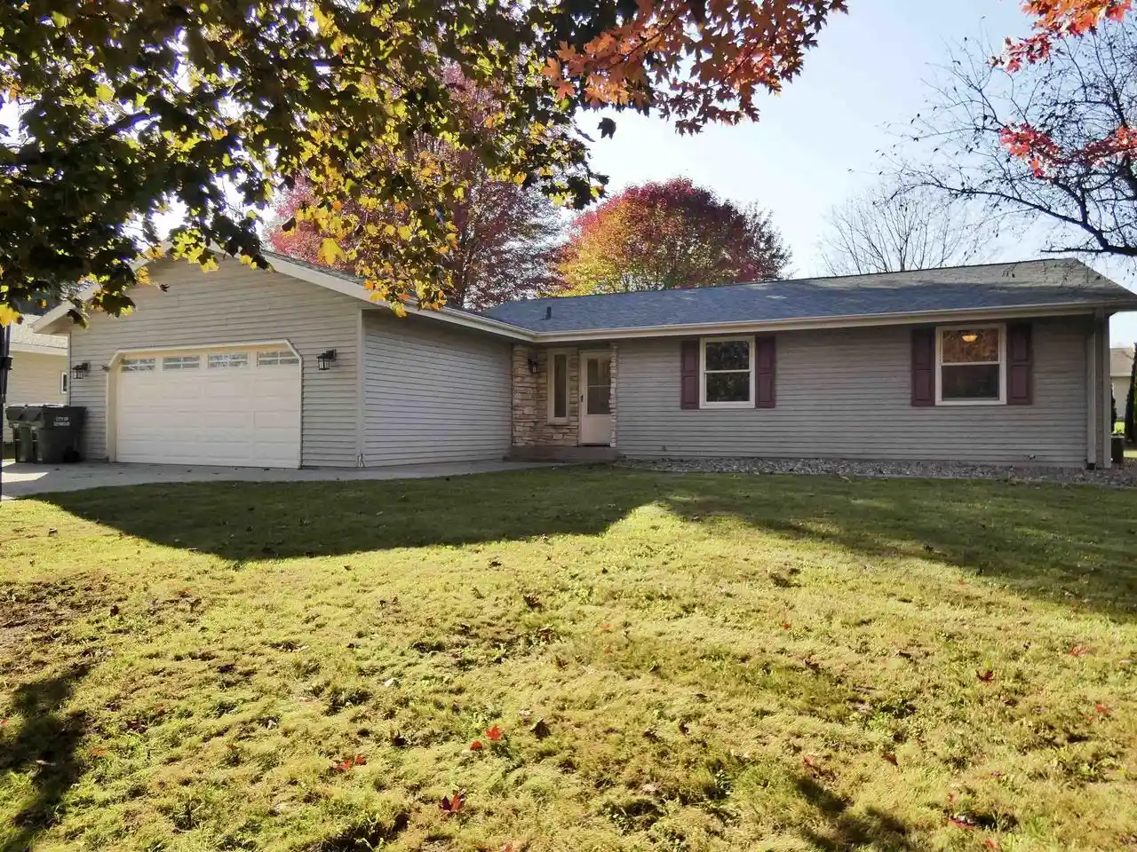 Single family home for sale at 727 Woodside Dr, Seymour, WI 54165 | MLS# 50334704