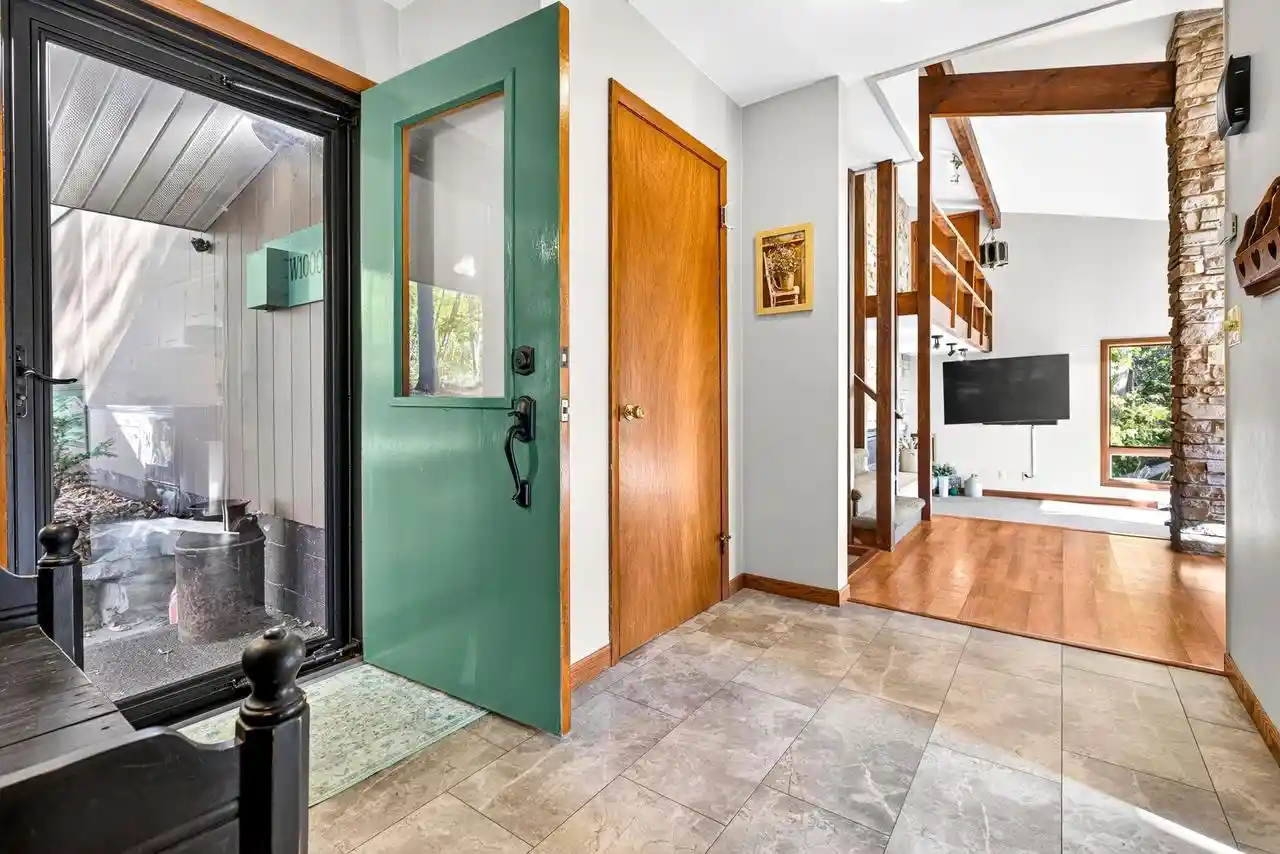 Photo 4 of Single family home for sale at W10003 View Ridge Ln, New London, WI 54961 | MLS# 50334706 | Listing updated on 2026-10-25