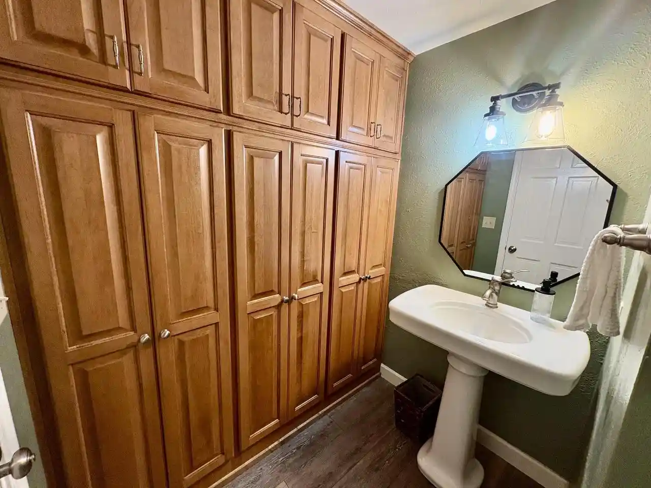 Photo 4 of Single family home for sale at 2539 Martha Ave, Green Bay, WI 54301 | MLS# 50334708 | Listing updated on 2026-10-27
