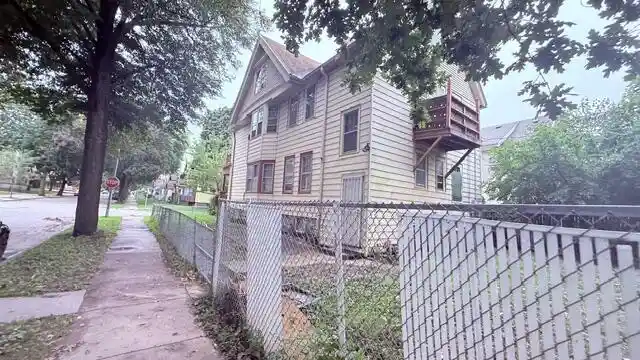Photo 2 of Multi family home for sale at 1800 W Nash St #1802, Milwaukee, WI 53206 | MLS# 1985645 | Listing updated on 2026-10-23