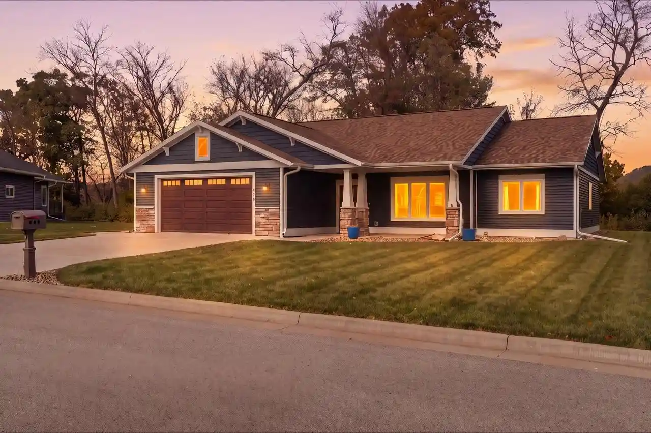Photo 1 of Sale Pending at 860 Bridle Ln, La Crescent, MN 55947 | MLS# 1985649 | Listing updated on 2026-10-27