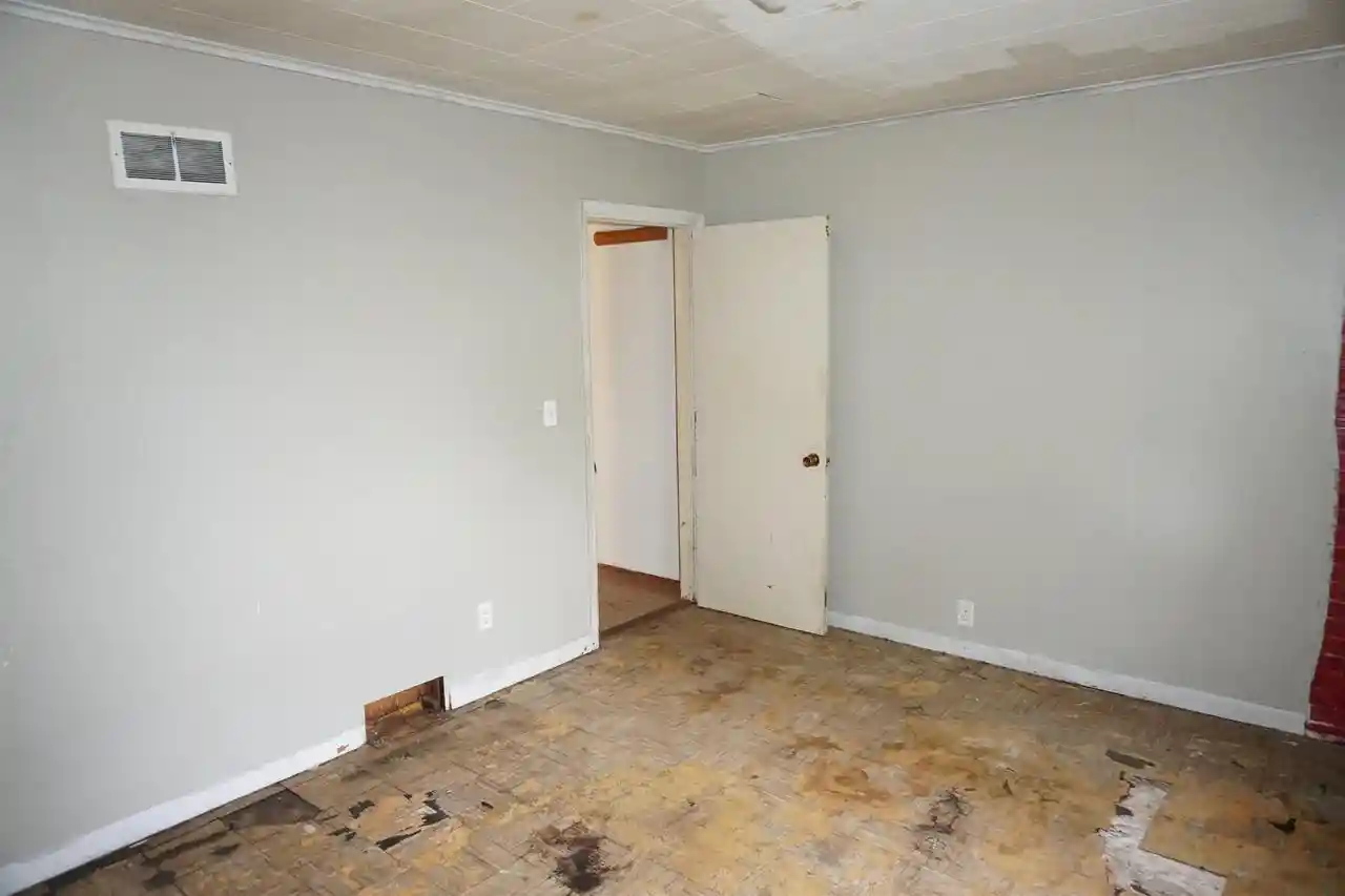 Photo 3 of Single family home for sale at 808 S Michigan St, Prairie Du Chien, WI 53821 | MLS# 2035114 | Listing updated on 2026-10-29