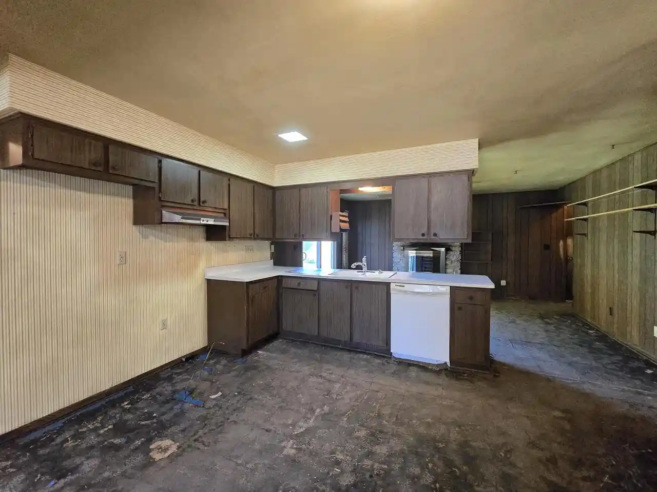 Photo 2 of Single family home for sale at 1824 W Clayton Crst Ave, Milwaukee, WI 53221 | MLS# 1985667 | Listing updated on 2026-10-22