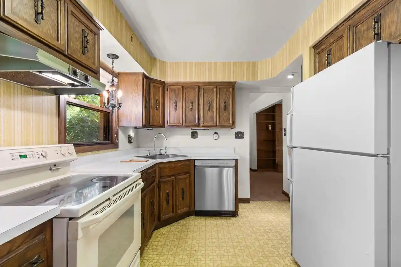Photo 2 of Single family home for sale at 5252 S Tuckaway Dr, Milwaukee, WI 53221 | MLS# 1985678 | Listing updated on 2026-10-22
