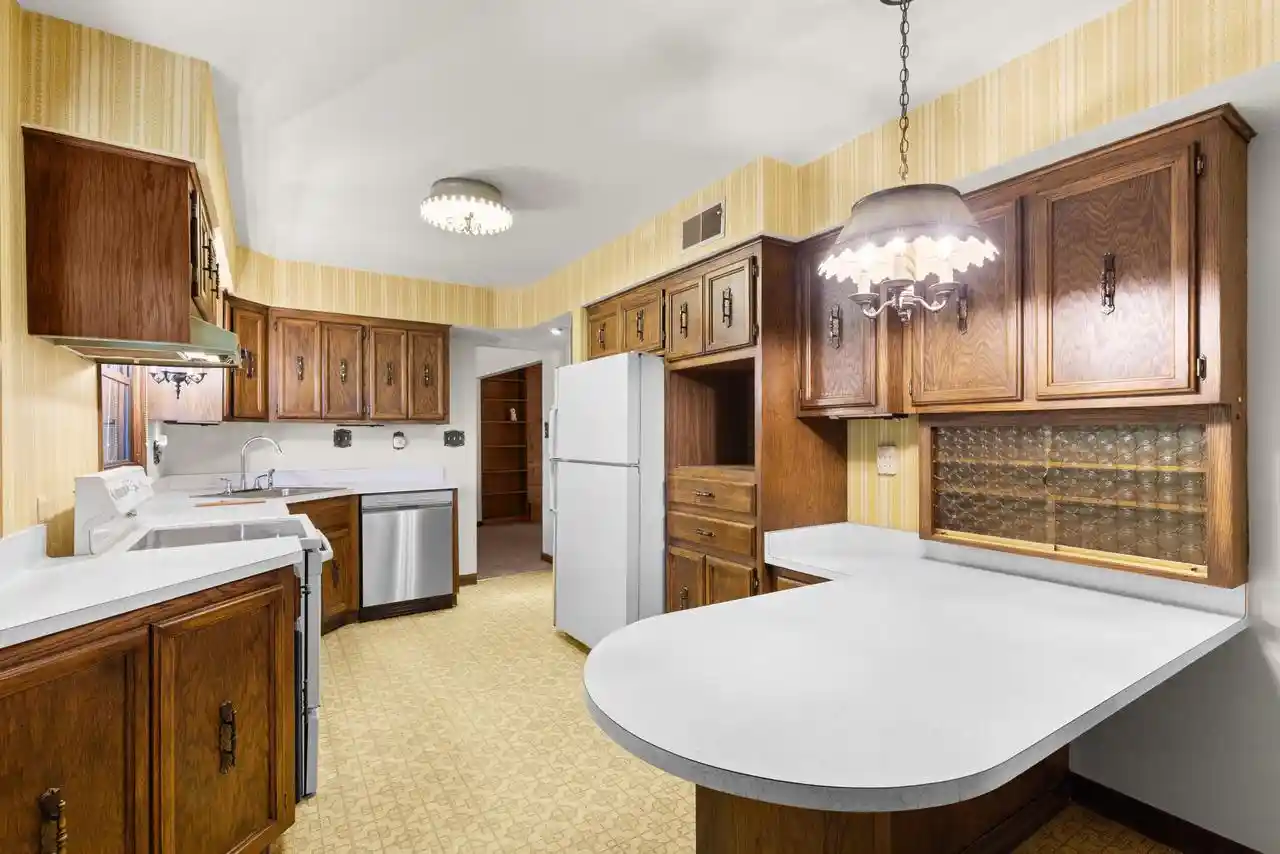 Photo 3 of Single family home for sale at 5252 S Tuckaway Dr, Milwaukee, WI 53221 | MLS# 1985678 | Listing updated on 2026-10-22