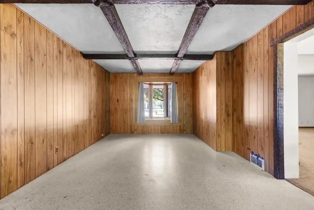 Photo 4 of Single family home for sale at 5252 S Tuckaway Dr, Milwaukee, WI 53221 | MLS# 1985678 | Listing updated on 2026-10-22