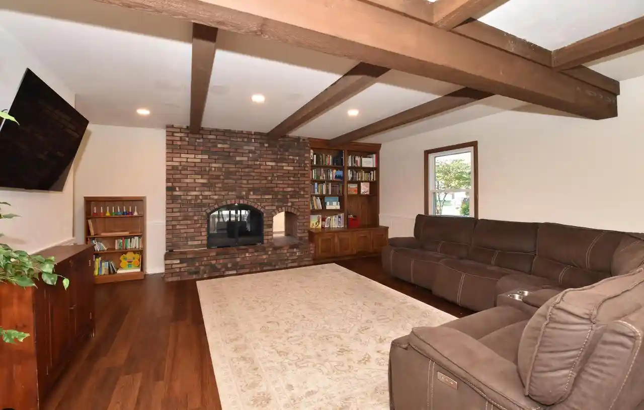 Photo 2 of Single family home for sale at 1106 Hialeah Dr, Caledonia, WI 53402 | MLS# 1985684 | Listing updated on 2026-10-22
