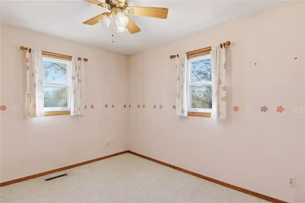 Photo 3 of Single family home for sale at 921 S Main Ct, Bloomer, WI 54724 | MLS# 1606132 | Listing updated on 2026-10-22