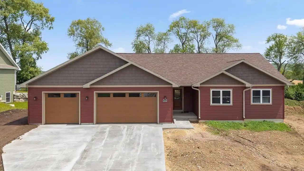 Photo 1 of Single family home for sale at 302 Roosevelt St, Baraboo, WI 53913 | MLS# 2035122 | Listing updated on 2026-10-22