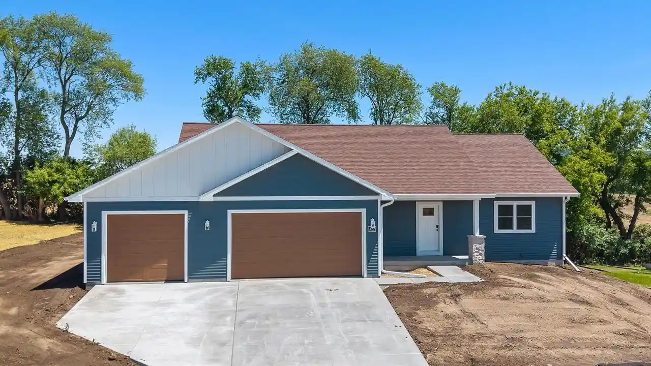 Photo 1 of Single family home for sale at 322 Eisenhower St, Baraboo, WI 53913 | MLS# 2035121 | Listing updated on 2026-10-22